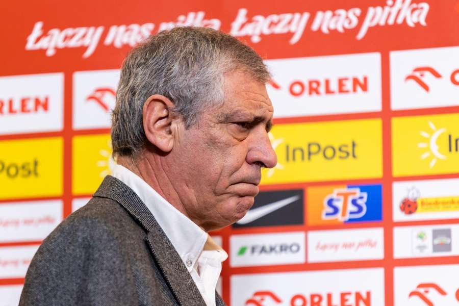 Santos nezažil pěkný vstup do angažmá u polské reprezentace.. Santos nezažil pěkný vstup do angažmá u polské reprezentace..