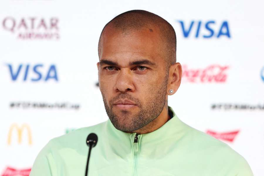 Dani Alves foi condenado a mais de quatro anos de prisão na Espanha