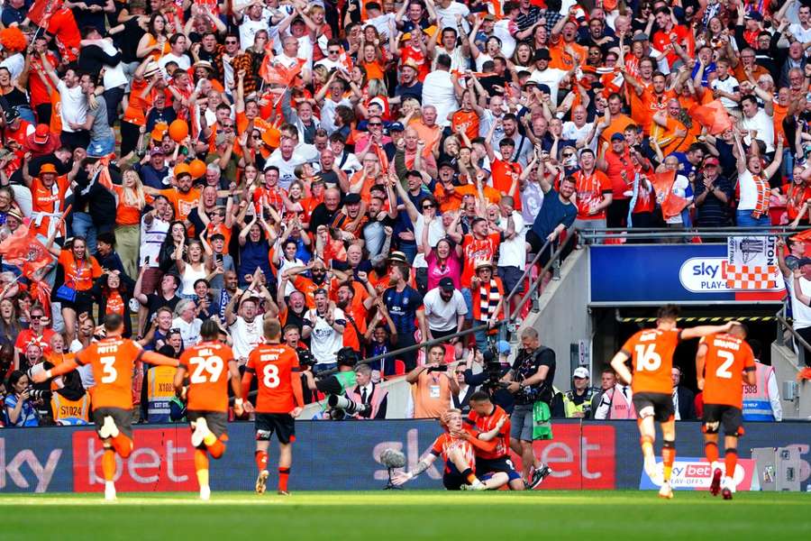 Radosť priaznivcov i hráčov Luton Town.