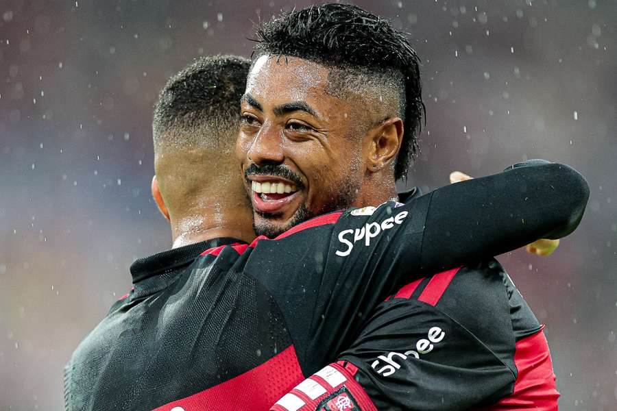 O Fla segue mais perto do troféu O Fla segue mais perto do troféu