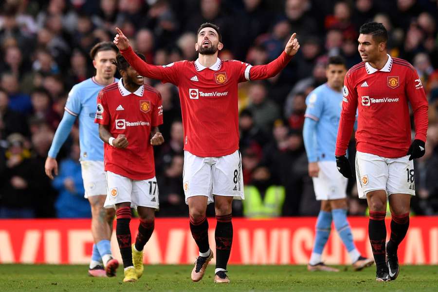 Bruno Fernandes (C) and Marcus Rashford scored within four second-half minutes for Manchester United