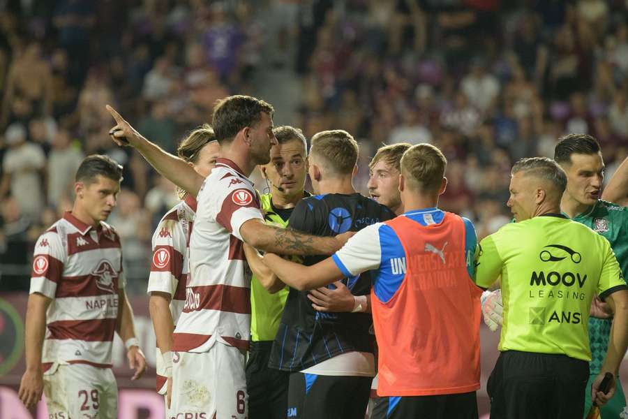 Momente mai încinse la duelul dintre Rapid și Universitatea Craiova Momente mai încinse la duelul dintre Rapid și Universitatea Craiova