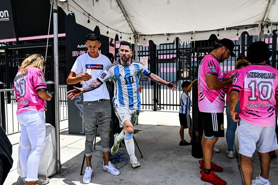 Lionel Messi está en Miami incluso a tamaño real hecho de cartón