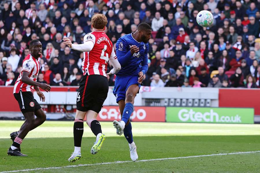 Beto fez o primeiro golo do Everton diante do Brentford Beto fez o primeiro golo do Everton diante do Brentford