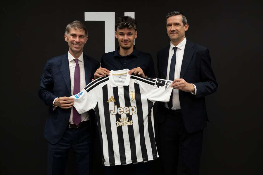 Kerim Alajbegovic oficializado na Juventus