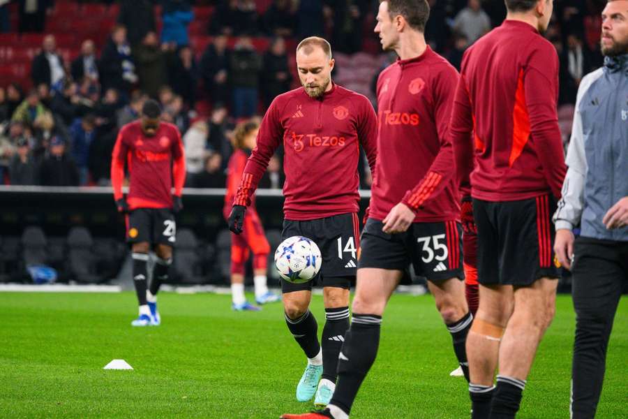 Engelsk kuldefront aflyser fly og tvinger United-spillere ud på trættende bus-tur til Newcastle