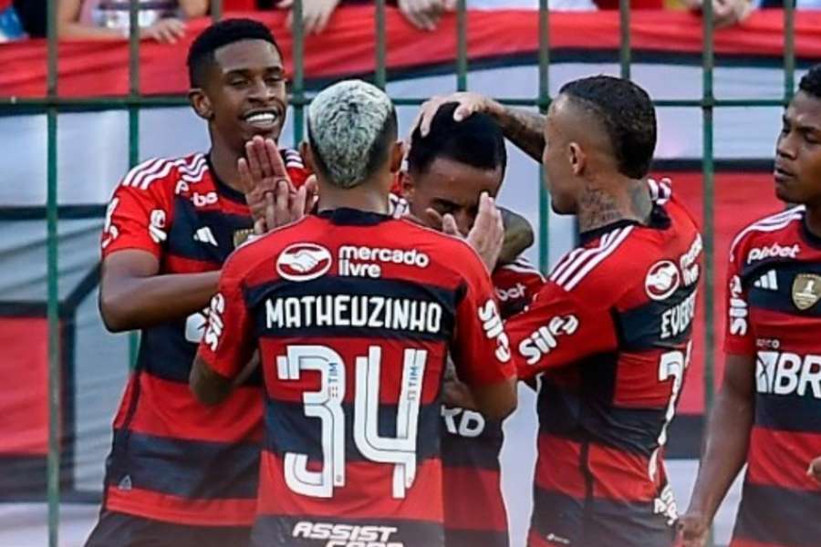 Matheus Gonçalves se emociona com primeiro gol no profissional