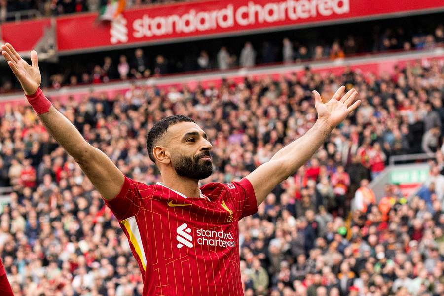 Salah deu fim às especulações sobre seu futuro