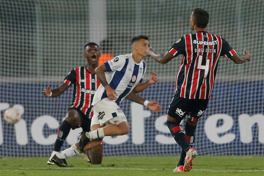 São Paulo estreou na Libertadores com derrota para Talleres