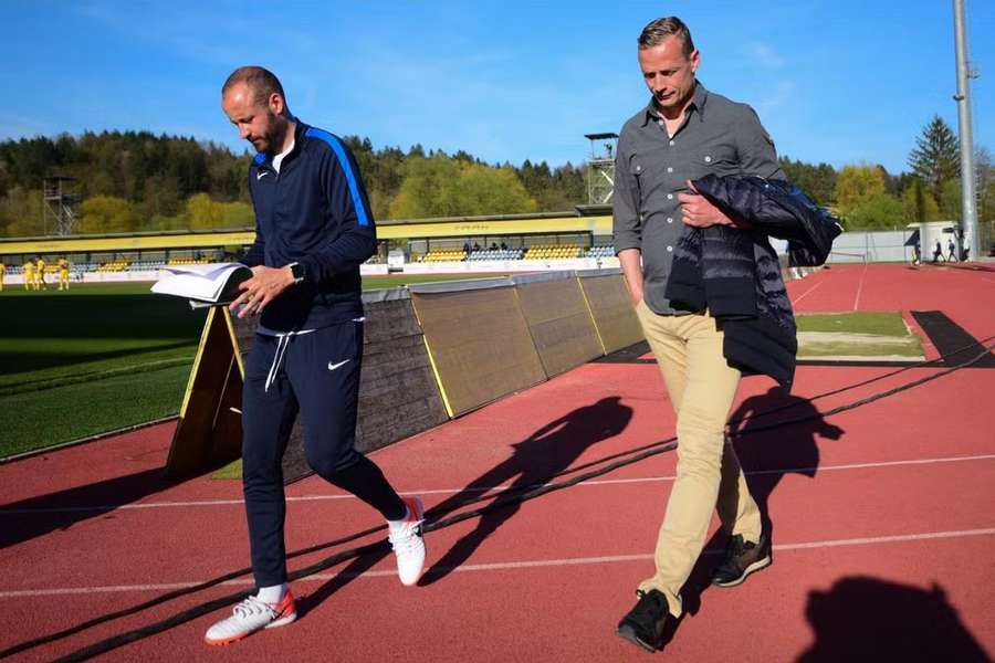 Panajotis Kucalas (vlevo) s trenérem Jiřím Jarošíkem (vpravo) při štaci v Celje.