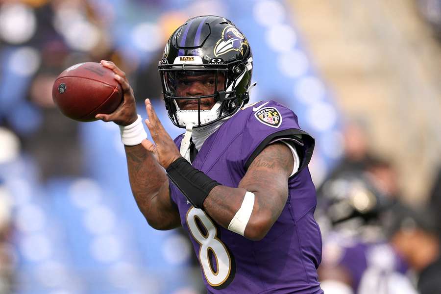 Baltimore Ravens QB Lamar Jackson throws a pass (2025)