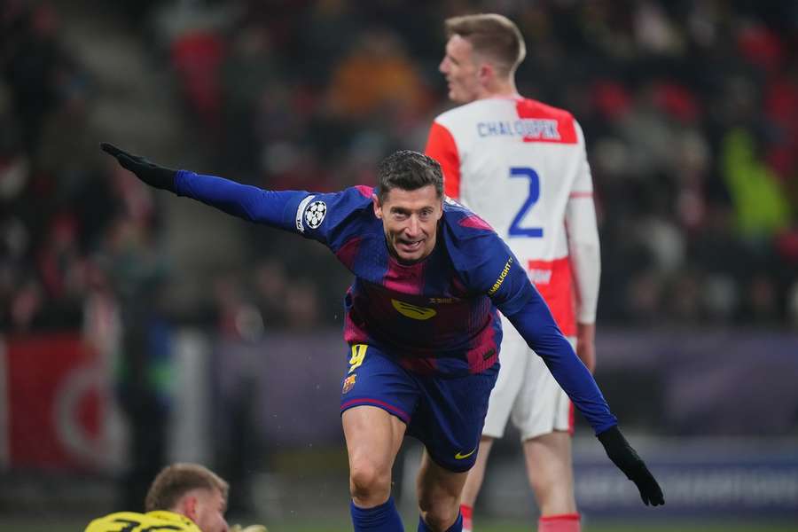 Lewandowski najpierw strzelił do swojej bramki, później potwierdził wygraną Barcelony