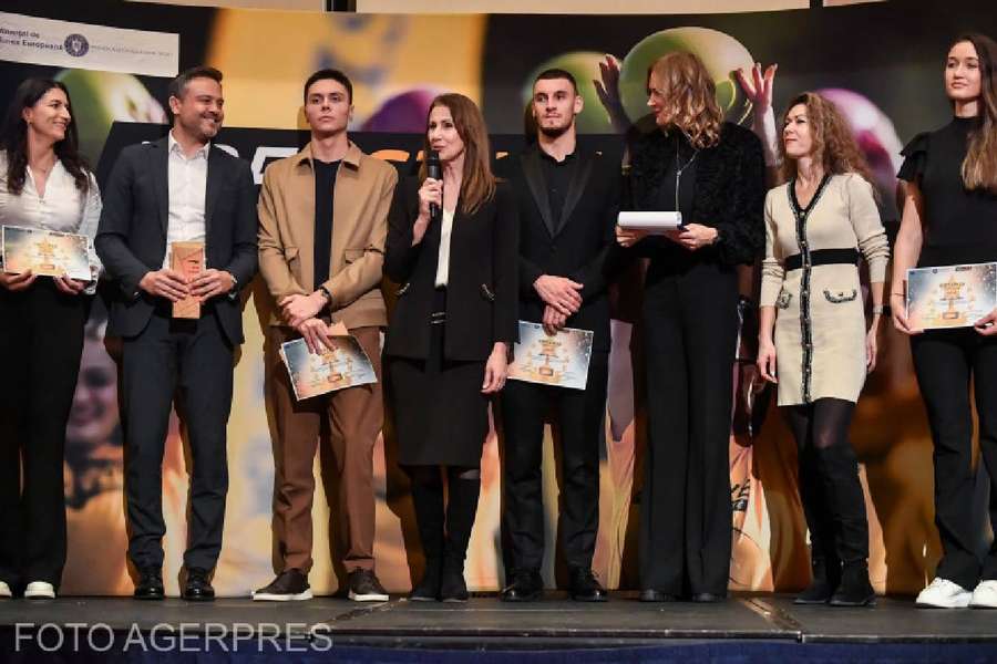 David Popovici, Ioana Vrînceanu şi Ionuț Rada, premiați în cadrul Galei #BeActive David Popovici, Ioana Vrînceanu şi Ionuț Rada, premiați în cadrul Galei #BeActive