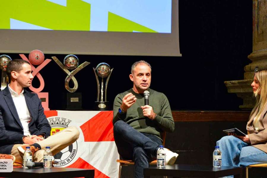 Duarte Gomes demitiu-se do cargo de diretor técnico da arbitragem da FPF Duarte Gomes demitiu-se do cargo de diretor técnico da arbitragem da FPF
