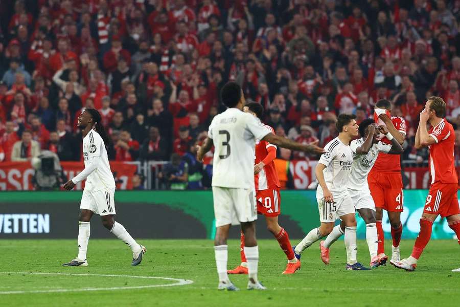 Camavinga, viendo la roja