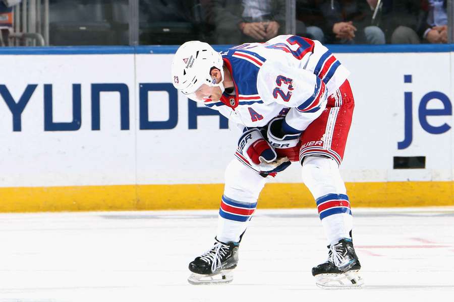 New York Rangers defenceman Adam Fox leaving the game against the New York Islanders with a shoulder injury. (February 26, 2025)