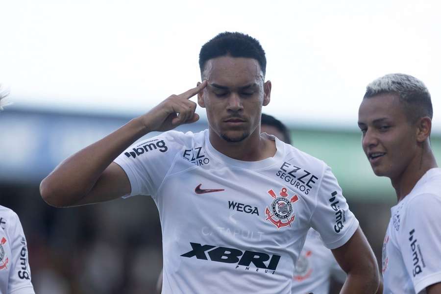 O zagueiro João Pedro fez o único gol do jogo