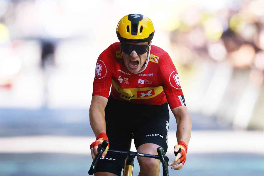 Abrahamsen celebrates his victory while crossing the line