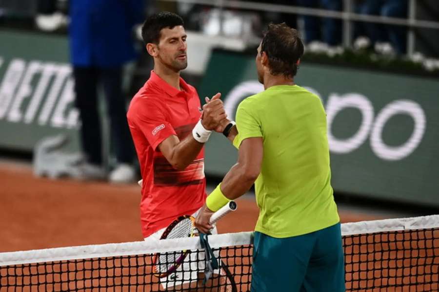 Serb Novak Djokovic (L) rozpocznie swój sezon 2024 w United Cup, ale Rafael Nadal (R) nie znalazł się w drużynie Hiszpanii.