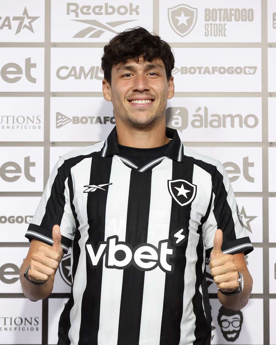 Nahuel Ferraresi foi apresentado no Botafogo