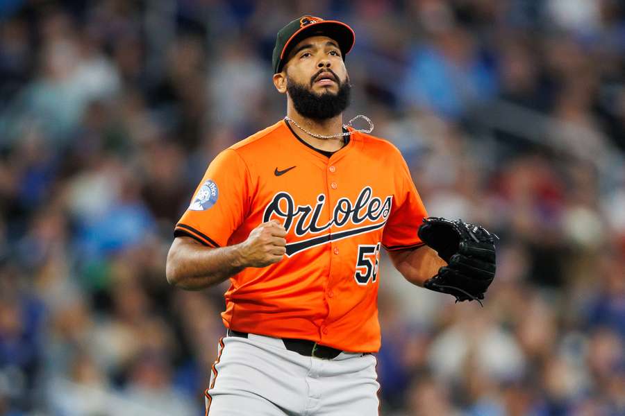 Seranthony Dominguez trocado para os Toronto Blue Jays Seranthony Dominguez trocado para os Toronto Blue Jays