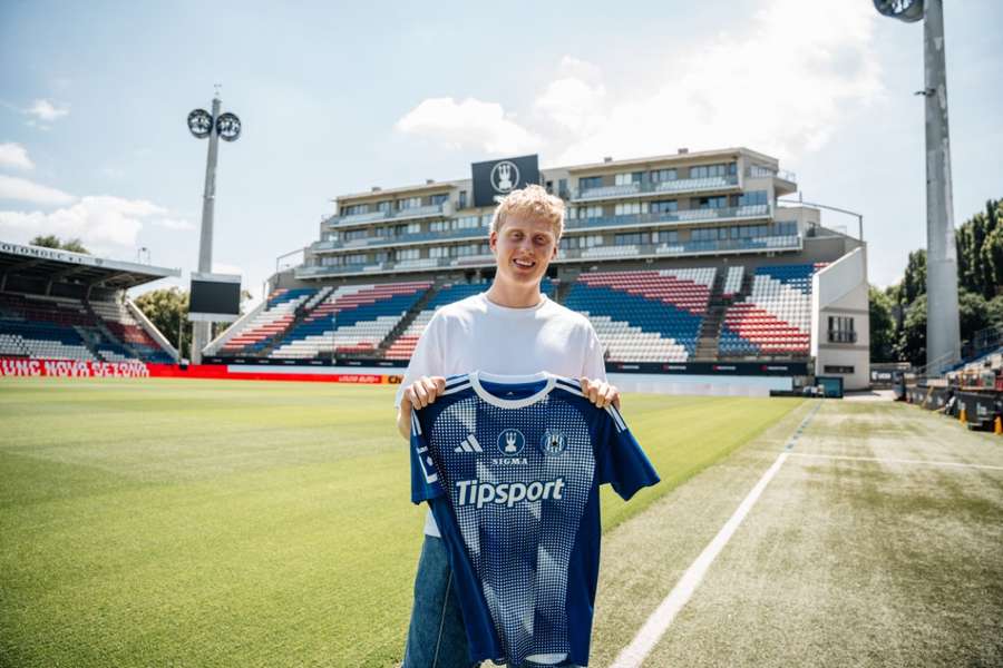 Hilmir Mikaelsson s dresem nového zaměstnavatele.
Hilmir Mikaelsson s dresem nového zaměstnavatele.