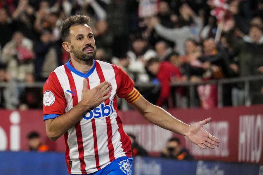 Stuani foi o grande destaque da partida, com dois gols marcados