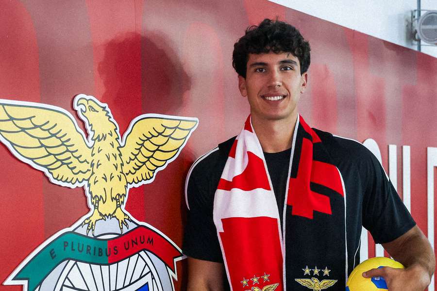 Javi Rodríguez chega do Barcelona para jogar no Benfica