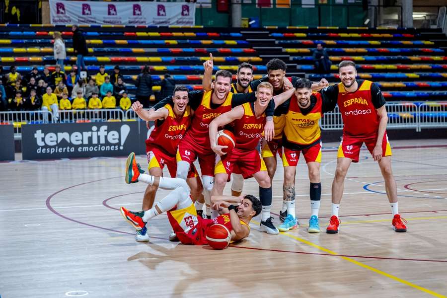 Varios jugadores de España tras un entrenamiento en Guadalajara