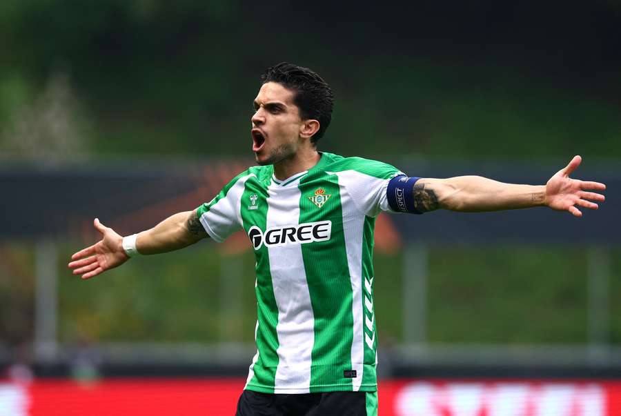 Bartra se queja de una acción