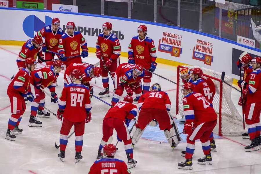 Ruskí hokejisti sa na medzinárodnom fóre nepredstavia ani v ďalšej sezóne.