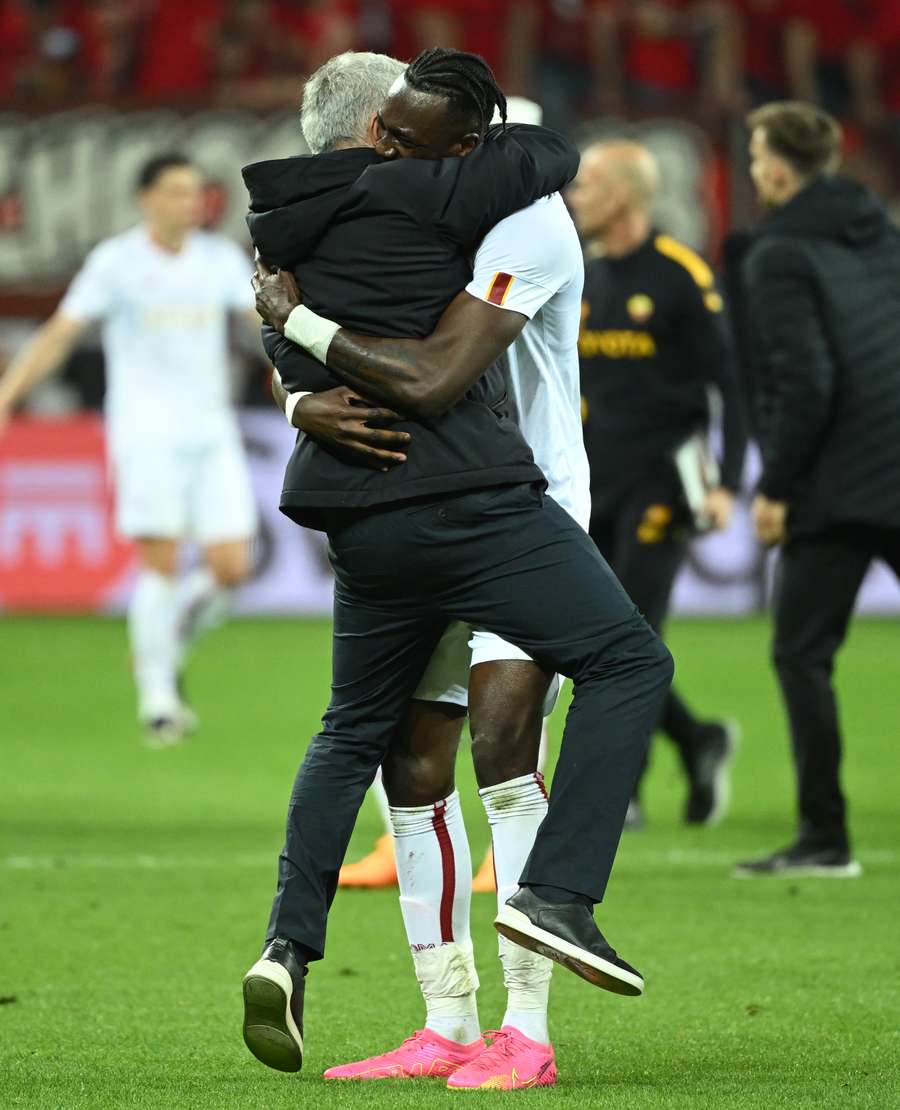 Jose Mourinho celebrates with Tammy Abraham