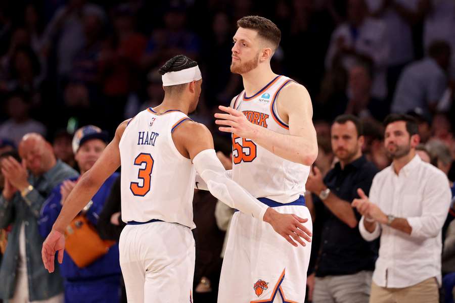Isaiah Hartensteins (r.) Saison ist vorbei: Er verliert mit seinen New York Knicks.
