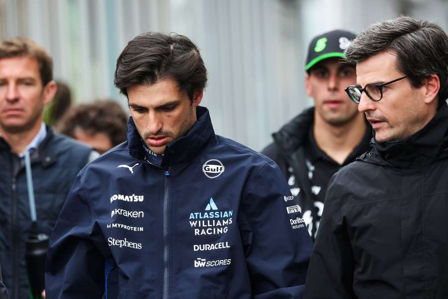 Sainz dostal za pozdní nástup k hymně před VC Japonska pokutu.