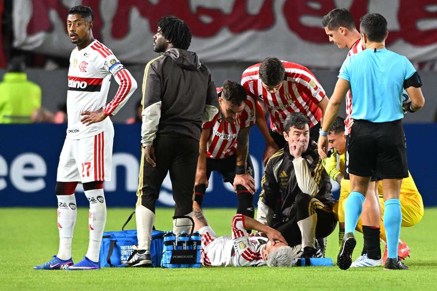 Arrascaeta sofreu trauma no ombro em Estudiantes x Flamengo