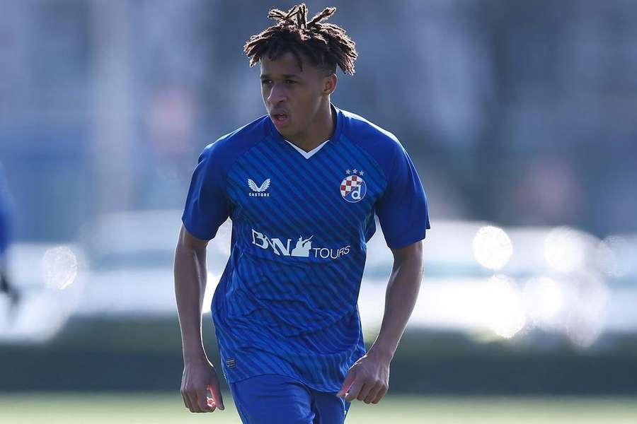 Cardoso Varela com a camisola do Dínamo Zagreb
