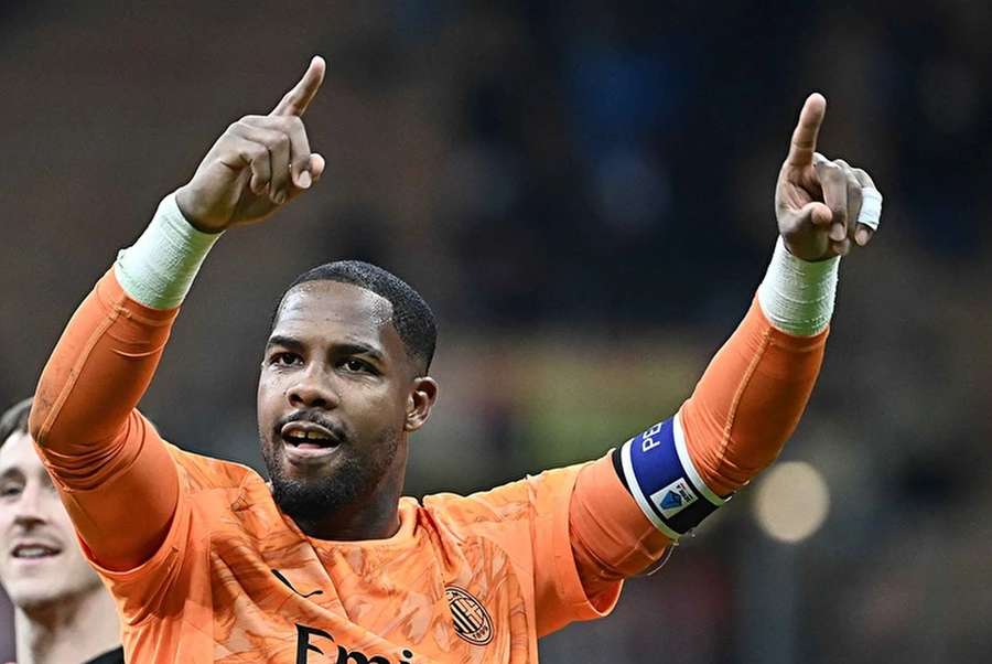 AC Milán jedná o prodloužení smlouvy s hvězdným Mikem Maignanem.
