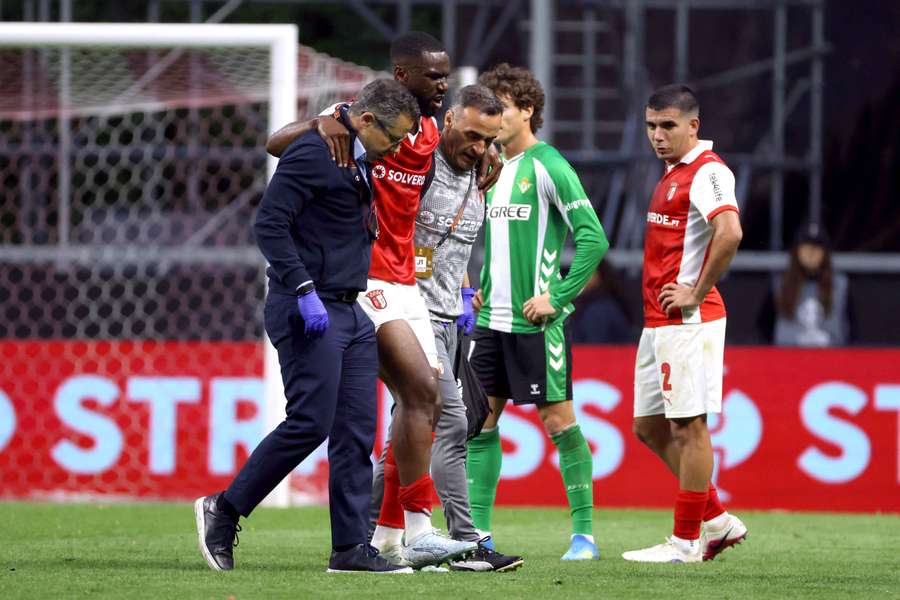 Niakaté lesionou-se na partida da primeira mão