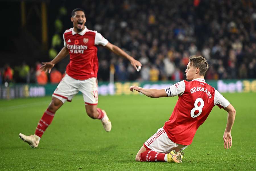 Odegaard marcou os dois do Arsenal na vitória sobre o Wolves