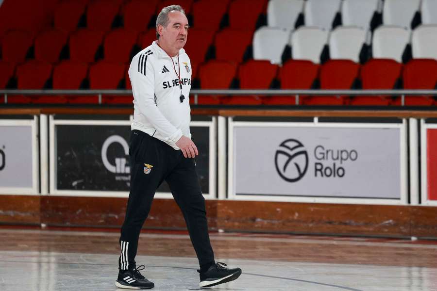Paulo Almeida, treinador do Benfica 