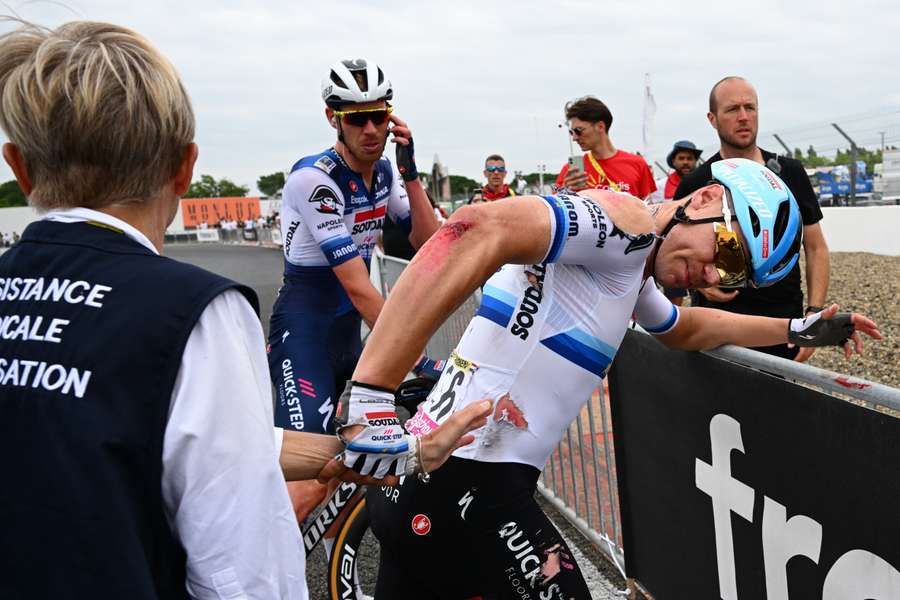 Tour de France, Fabio Jakobsen costretto al ritiro in seguito a una caduta