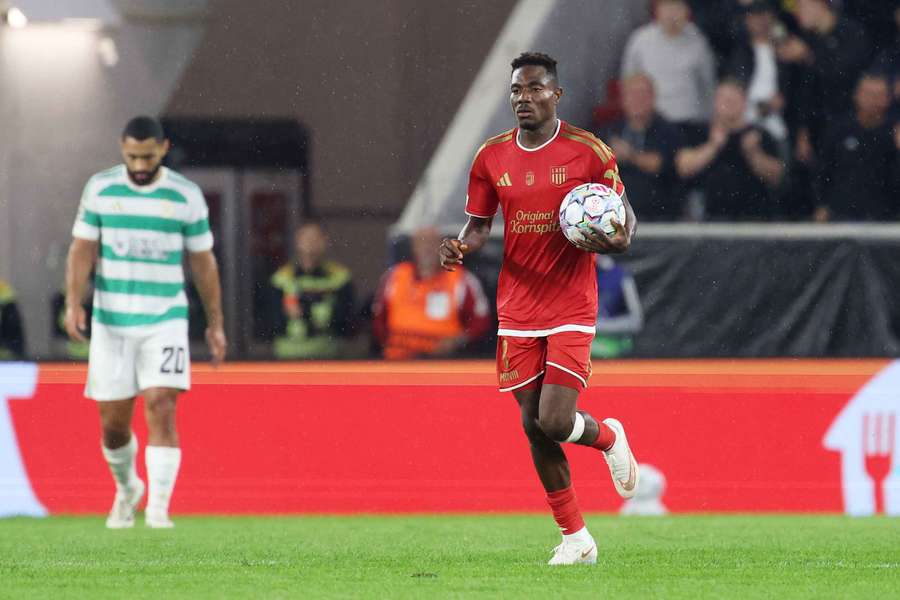 Moses Usor po gólu na 1:1. Moses Usor po gólu na 1:1.