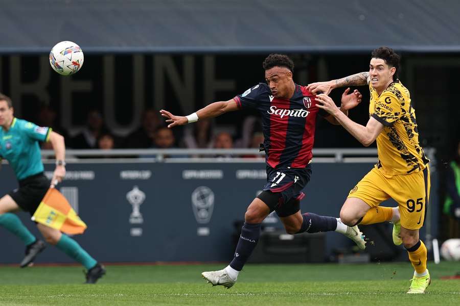 Bologna's Dan Ndaye goes for the passing of Alessandro Bastoni of Inter during the match on April 20, 2025 Bologna's Dan Ndaye goes for the passing of Alessandro Bastoni of Inter during the match on April 20, 2025