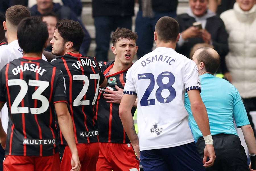 Atacantul Milutin Osmajic, de la Preston North End, a primit o suspendare de opt meciuri