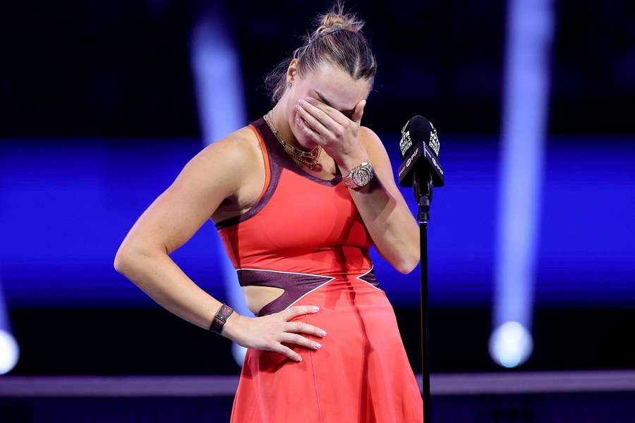 Aryna Sabalenková se neubránila slzám.