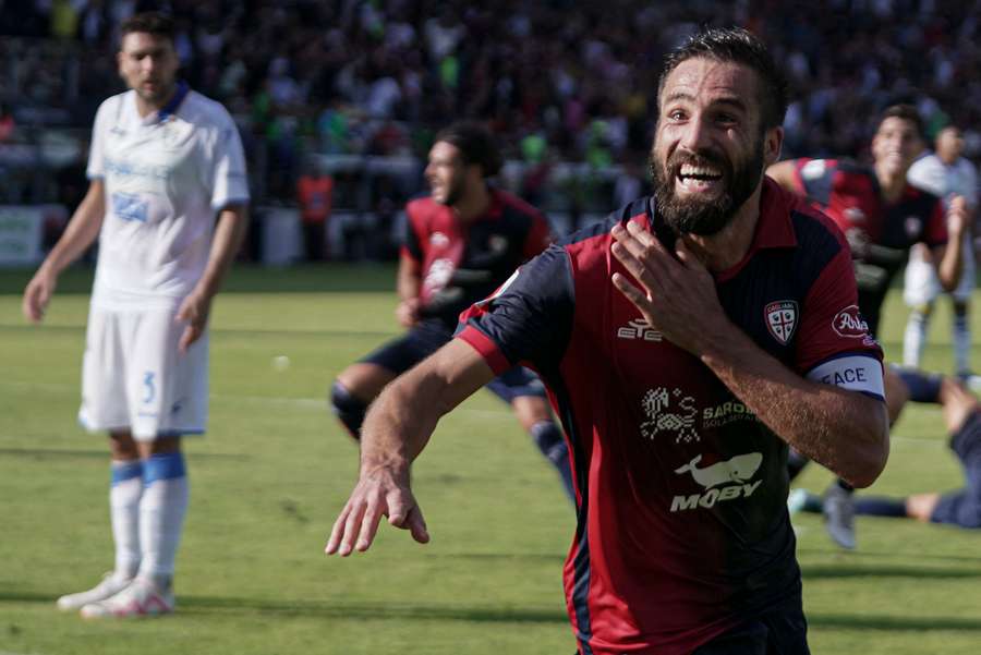 Cagliari's Leonardo Pavoletti came off the bench and scored twice in time added on