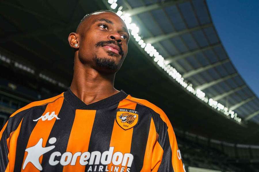 Lincoln esteve emprestado pelo Fenerbahçe ao Hull City na última época Lincoln esteve emprestado pelo Fenerbahçe ao Hull City na última época