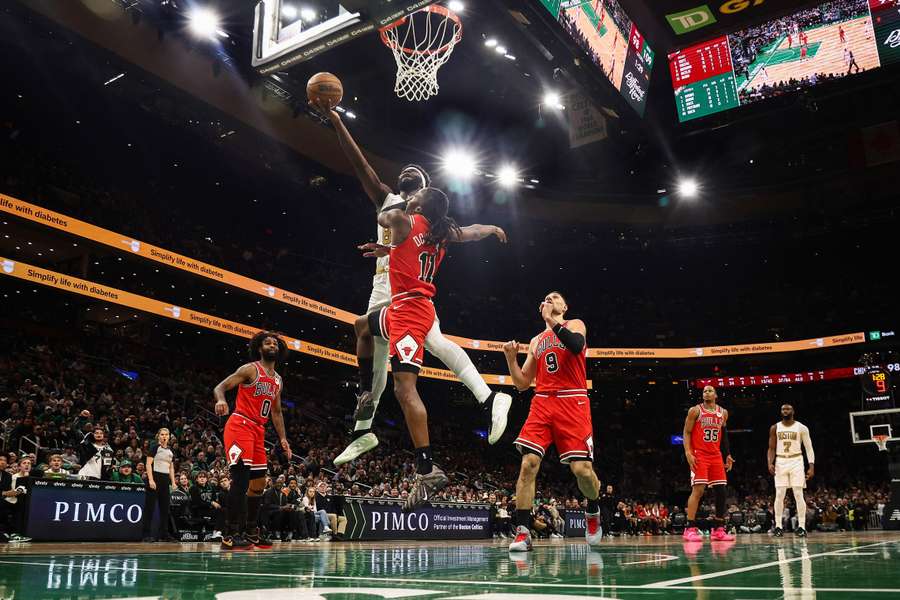 Neemias em plano de destaque no triunfo dos Celtics Neemias em plano de destaque no triunfo dos Celtics