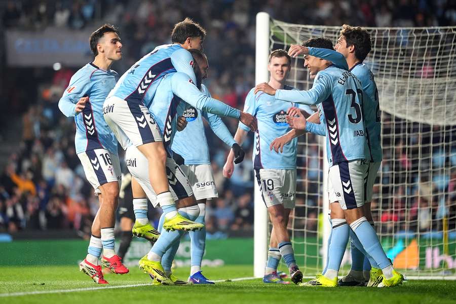 Celta Vigo díky dvěma gólům Iaga Aspase ze závěru utkání porazila Mallorku 2:0.