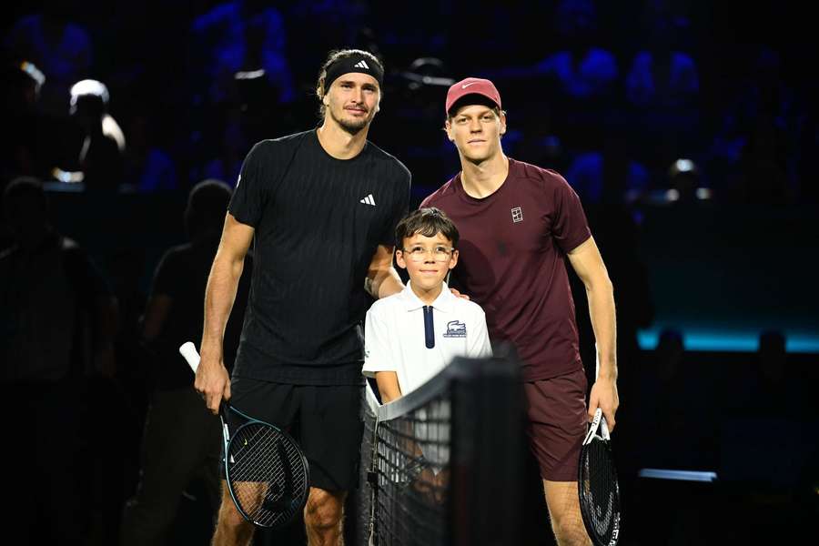 Alexander Zverev und Jannik Sinner beim Paris Masters. Alexander Zverev und Jannik Sinner beim Paris Masters.